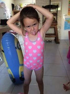2015-08-22 Chloe en haar eerste zwemles1