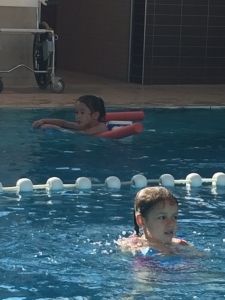 2015-08-22 Chloe en haar eerste zwemles18