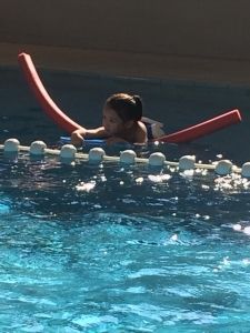 2015-08-22 Chloe en haar eerste zwemles8
