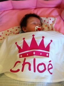 2011-06-14 Chloe onder eigen dekbed