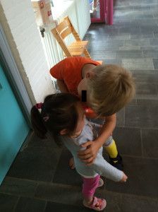 2014-09-02 Chloe neemt gepast afscheid van haar vriendje Alex4