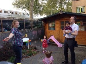 2014-09-28 Kids spelen met Josephine in de tuin1