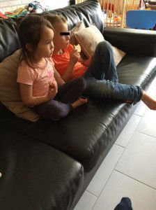 2014-10-01 Chloe heeft eerste play-date Alex8