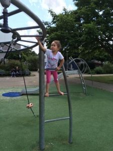 2015-07-18 Kids fietsend naar de speeltuin22