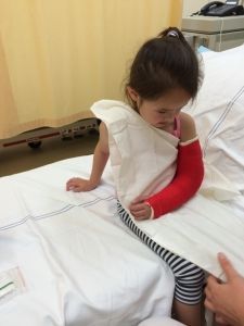 2015-09-18 Chloe breekt haar arm45