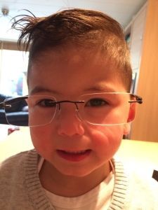 2015-10-08 Sylvian met bril van papa1