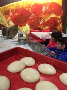 2016-01-09 Kids and pizza-time4