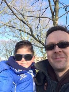 2016-01-28 Sylvain en papa met zonnebril