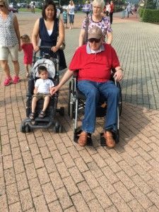 2016-06-05 Kids met opa en oma naar Toverland1