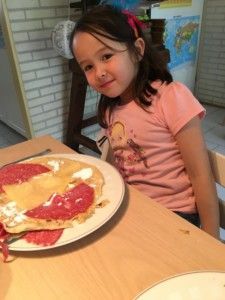 2016-07-06 Kids eten pannenkoeken1