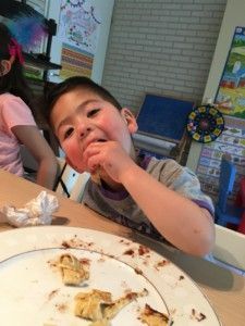 2016-07-06 Kids eten pannenkoeken8