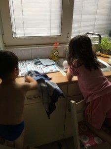 2016-08-21 Kids wassen samen af1