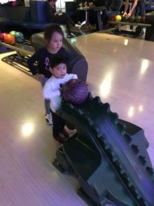 2016-12-11-kids-bowlen-met-papa-en-mama4